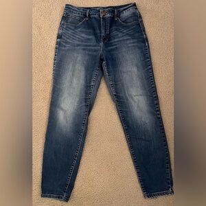 Maurices Women's Skinny Jeans in Faded Blue Wash